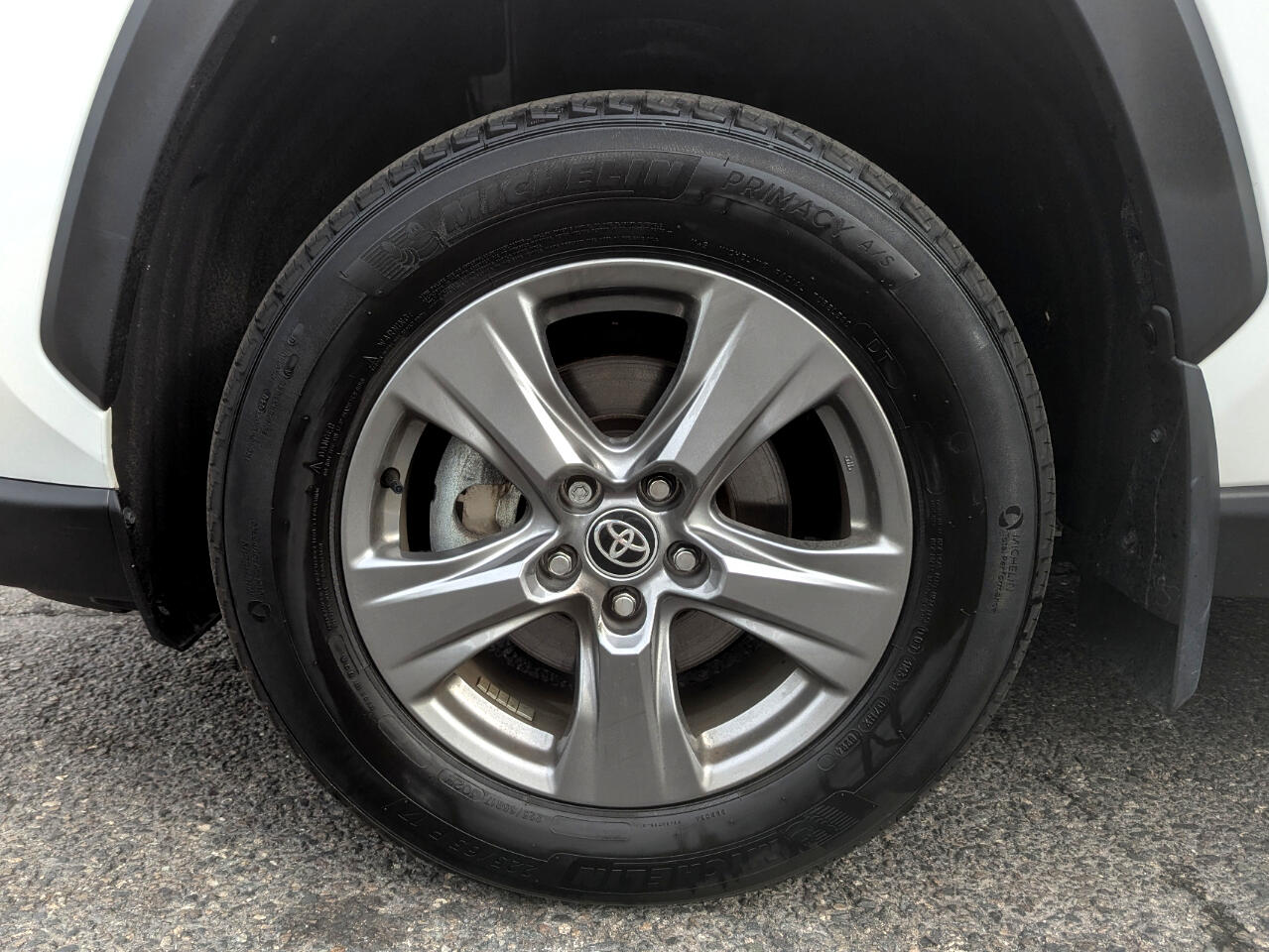 2024 Toyota RAV4 Hybrid XLE photo 43