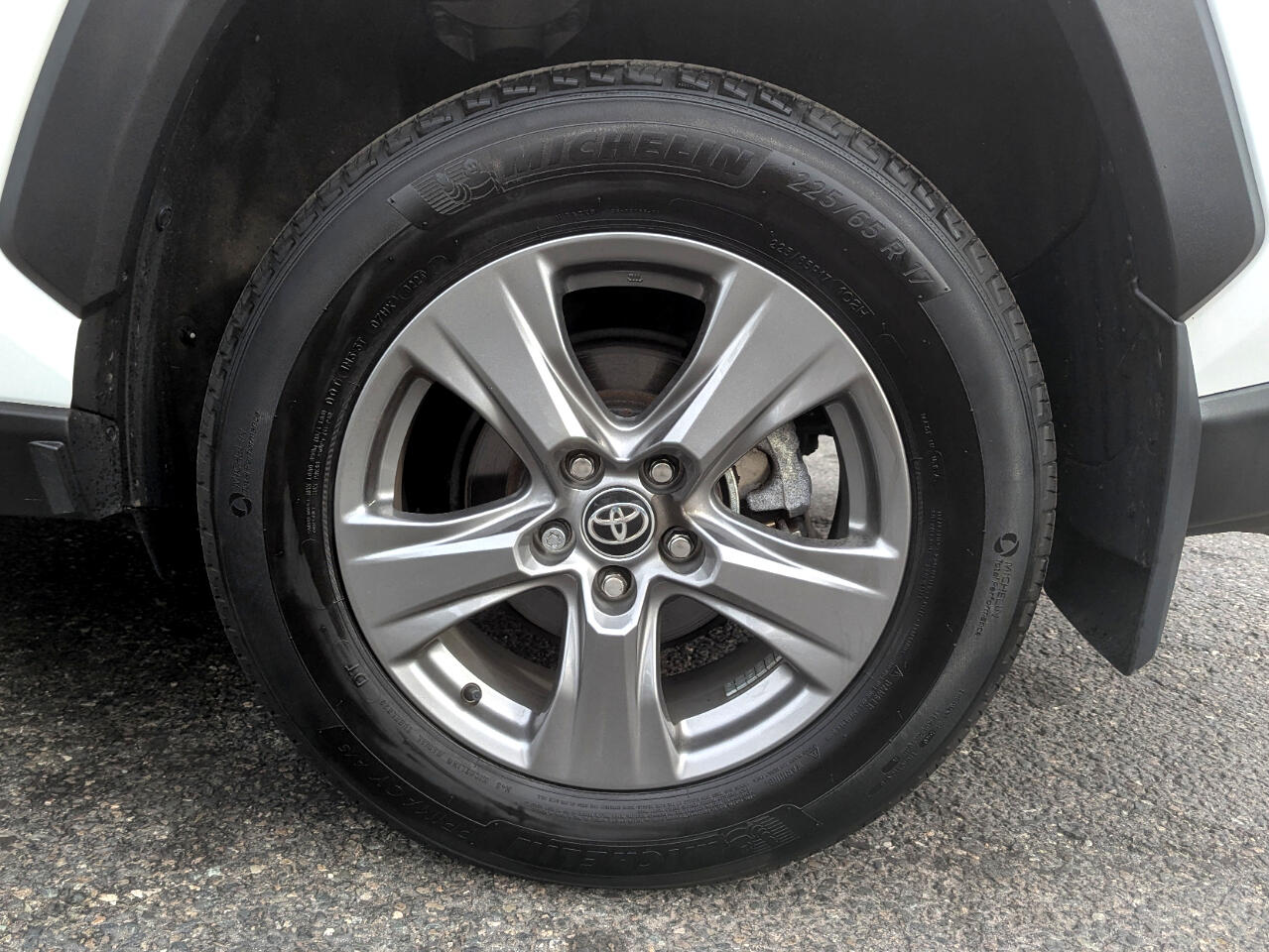2024 Toyota RAV4 Hybrid XLE photo 44
