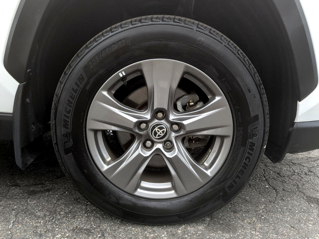 2024 Toyota RAV4 Hybrid XLE photo 46