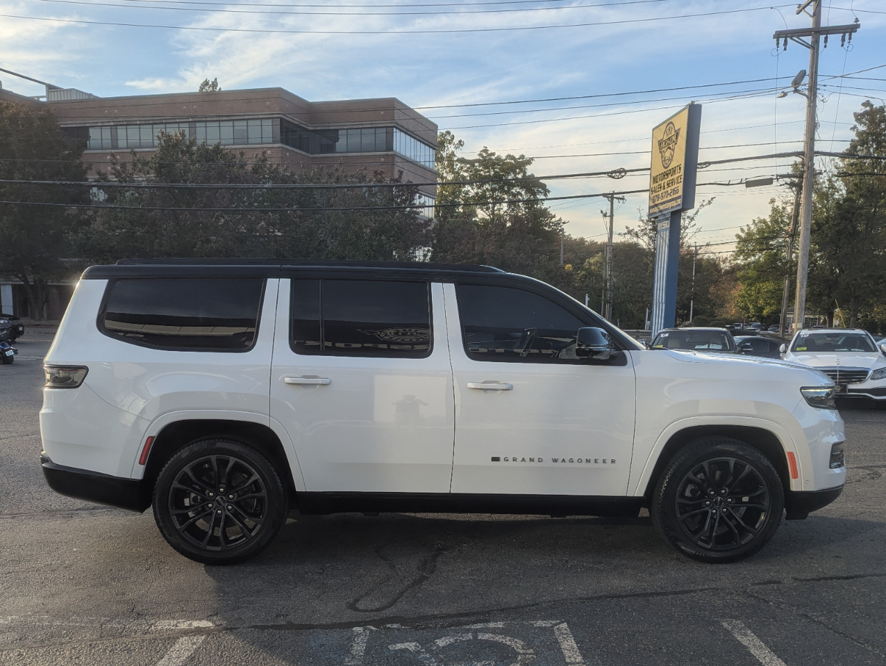 2024 Jeep Grand Wagoneer III Obsidian photo 3