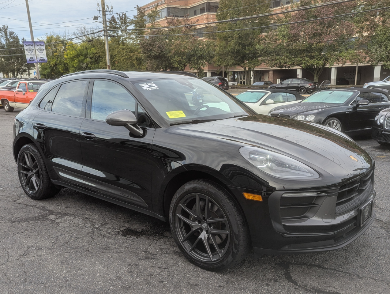2023 Porsche Macan T photo 4