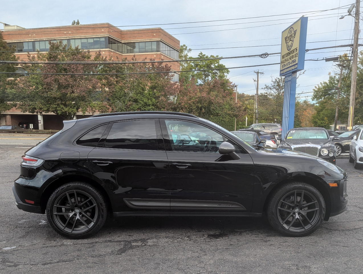 2023 Porsche Macan T photo 5