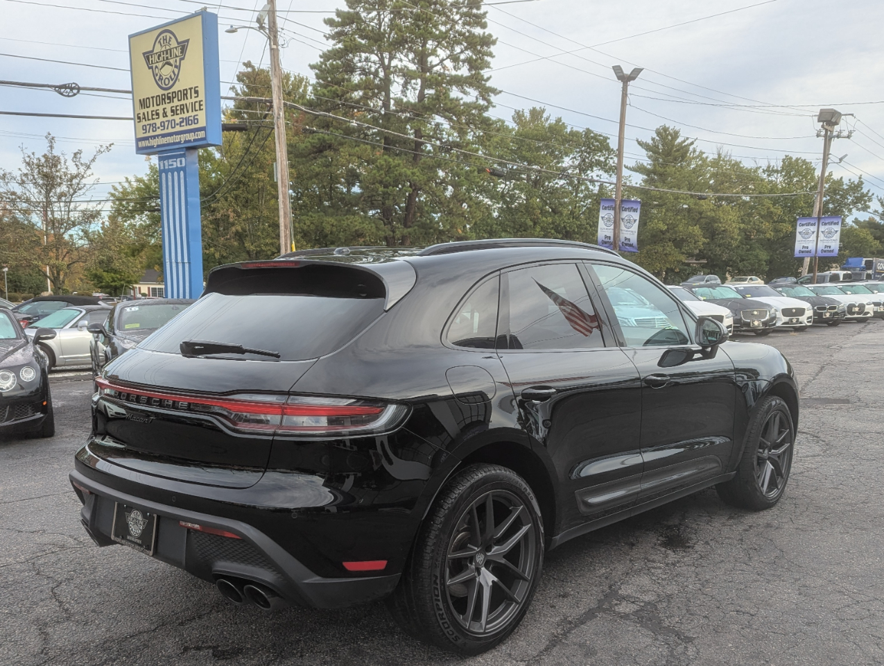 2023 Porsche Macan T photo 6