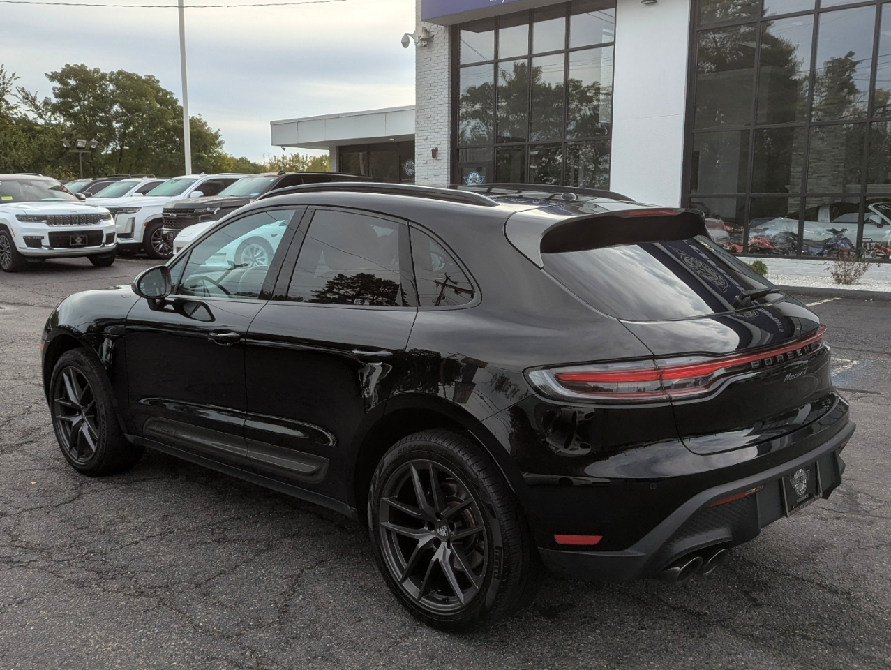 2023 Porsche Macan T photo 9