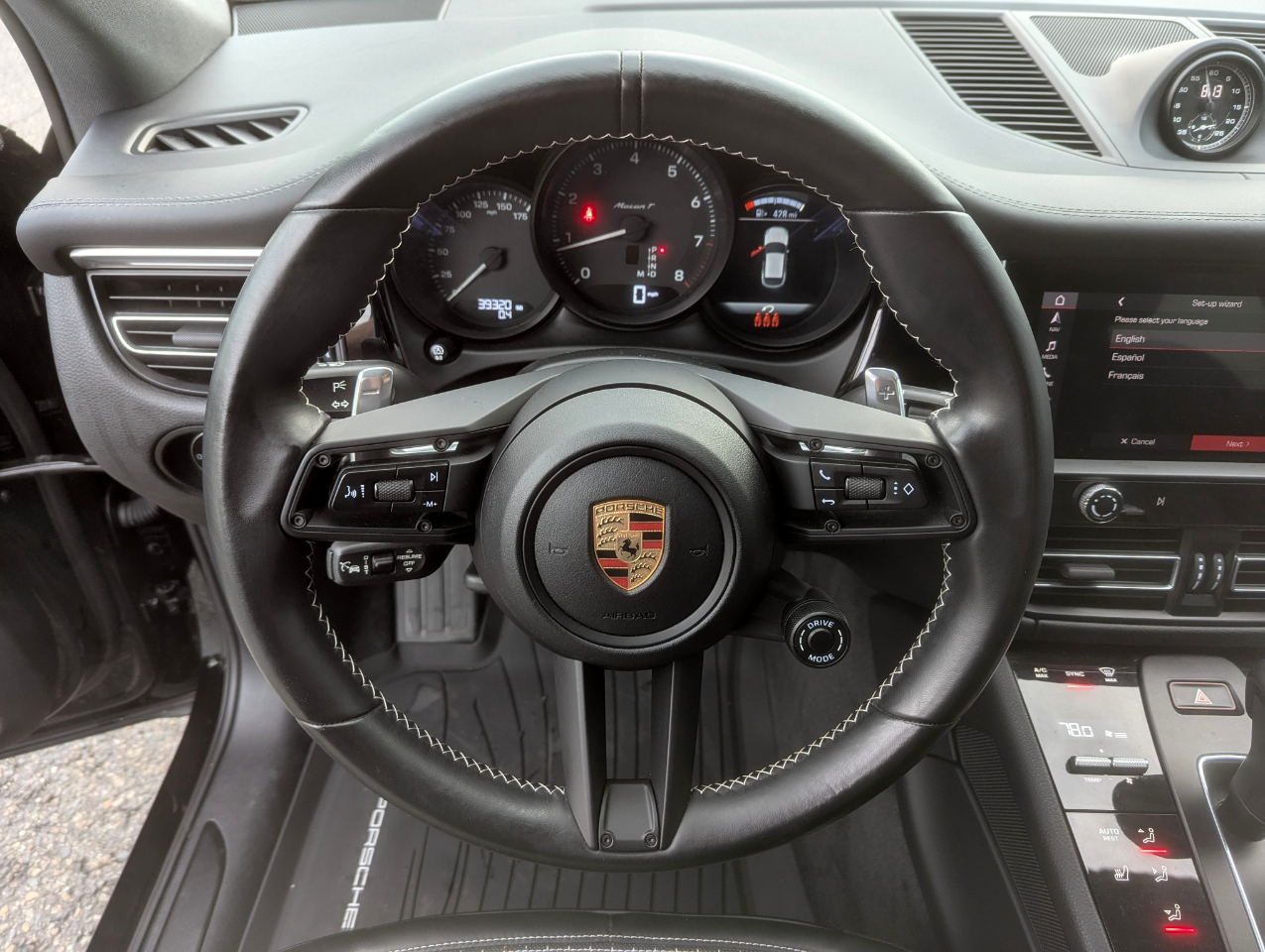 2023 Porsche Macan T photo 13