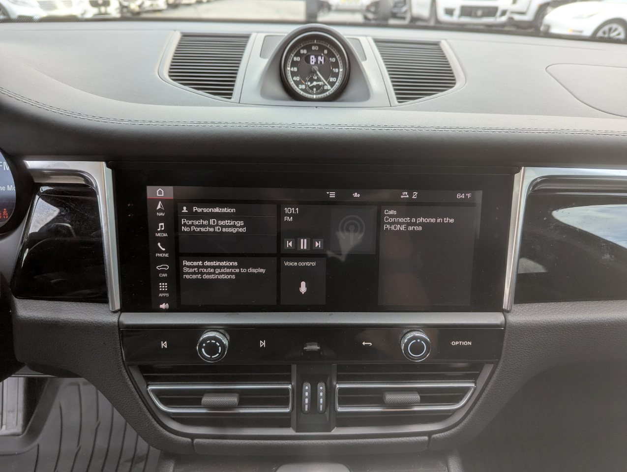 2023 Porsche Macan T photo 19