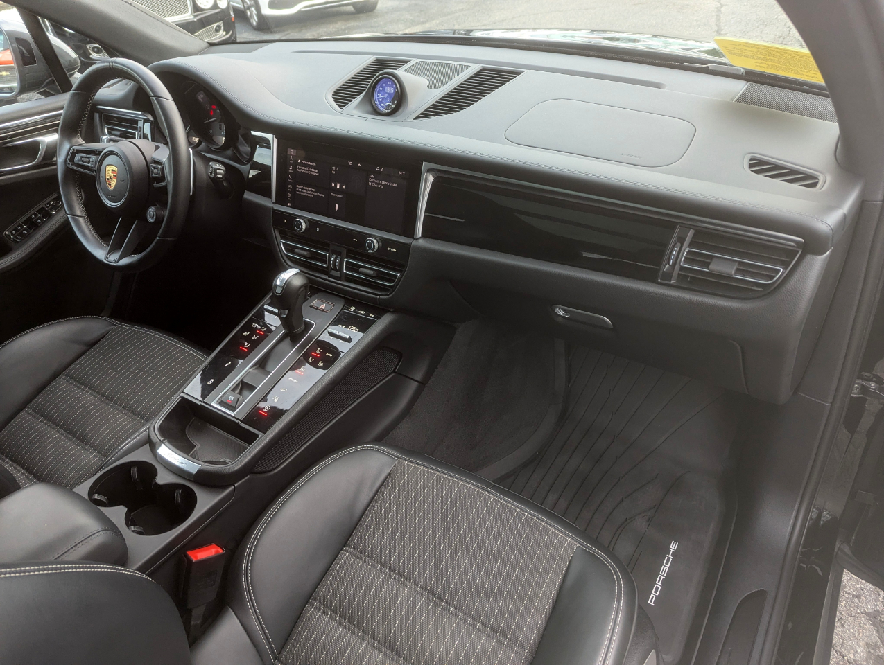 2023 Porsche Macan T photo 29