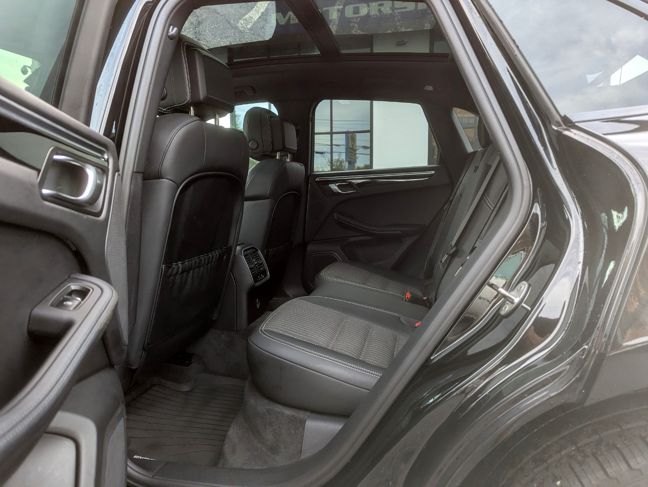 2023 Porsche Macan T photo 34