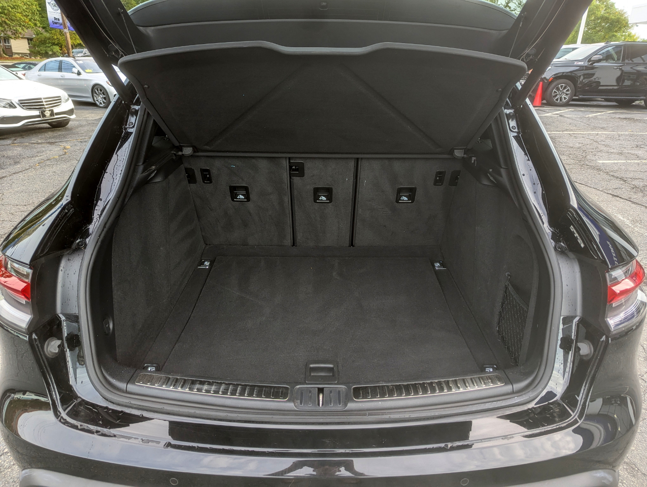2023 Porsche Macan T photo 38