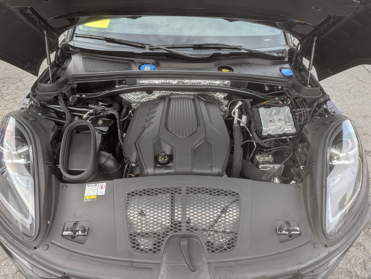 2023 Porsche Macan T photo 41
