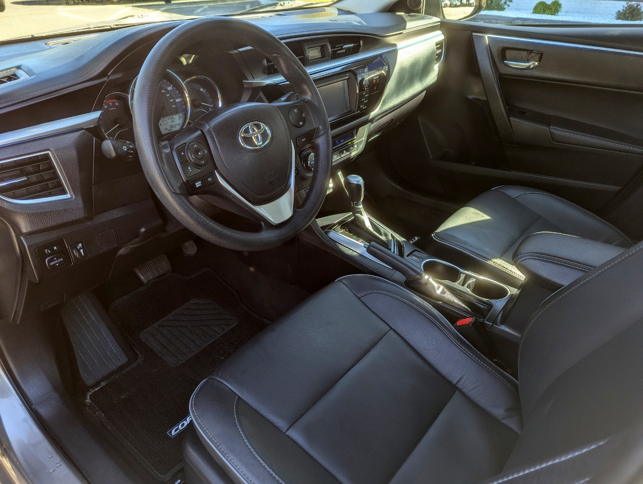 2015 Toyota Corolla LE Premium photo 13