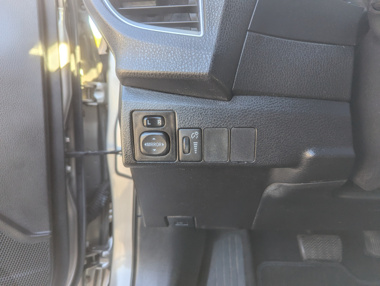 2015 Toyota Corolla LE Premium photo 14