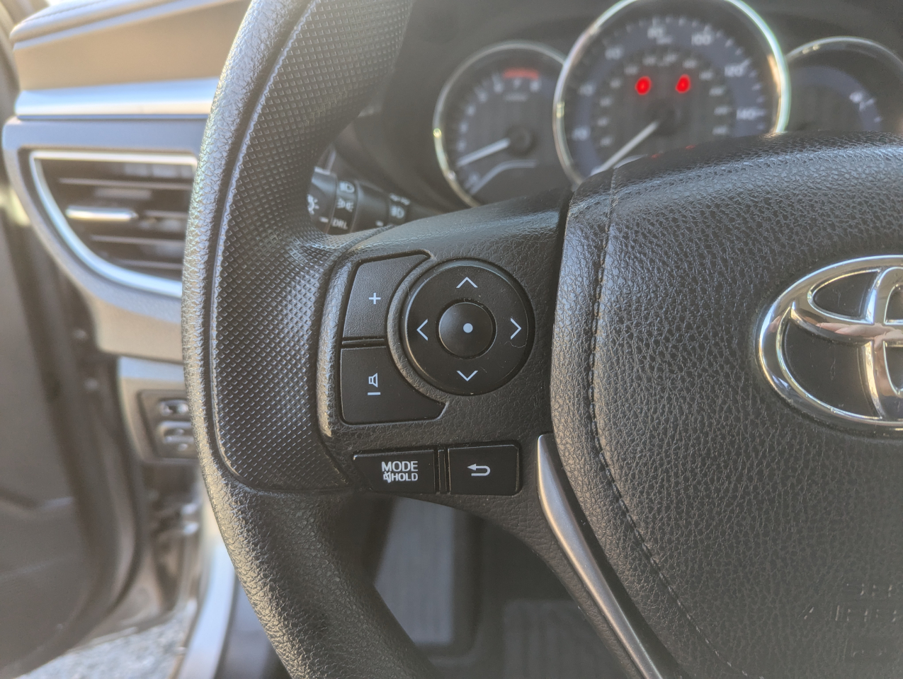 2015 Toyota Corolla LE Premium photo 16
