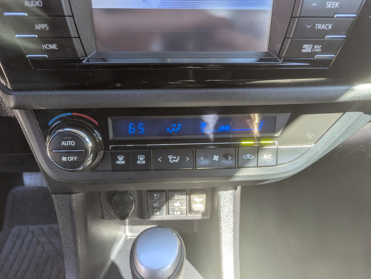 2015 Toyota Corolla LE Premium photo 22