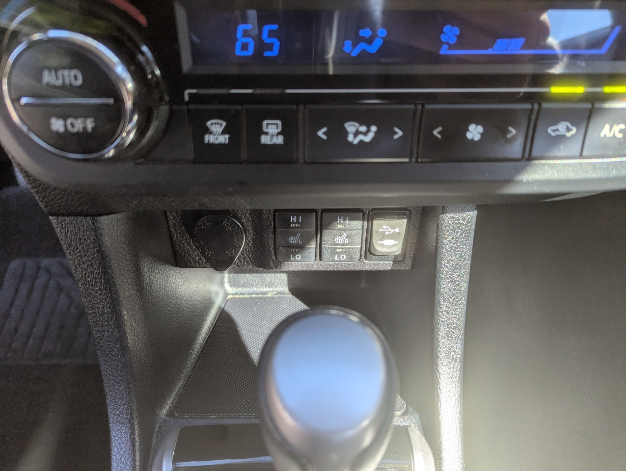 2015 Toyota Corolla LE Premium photo 23