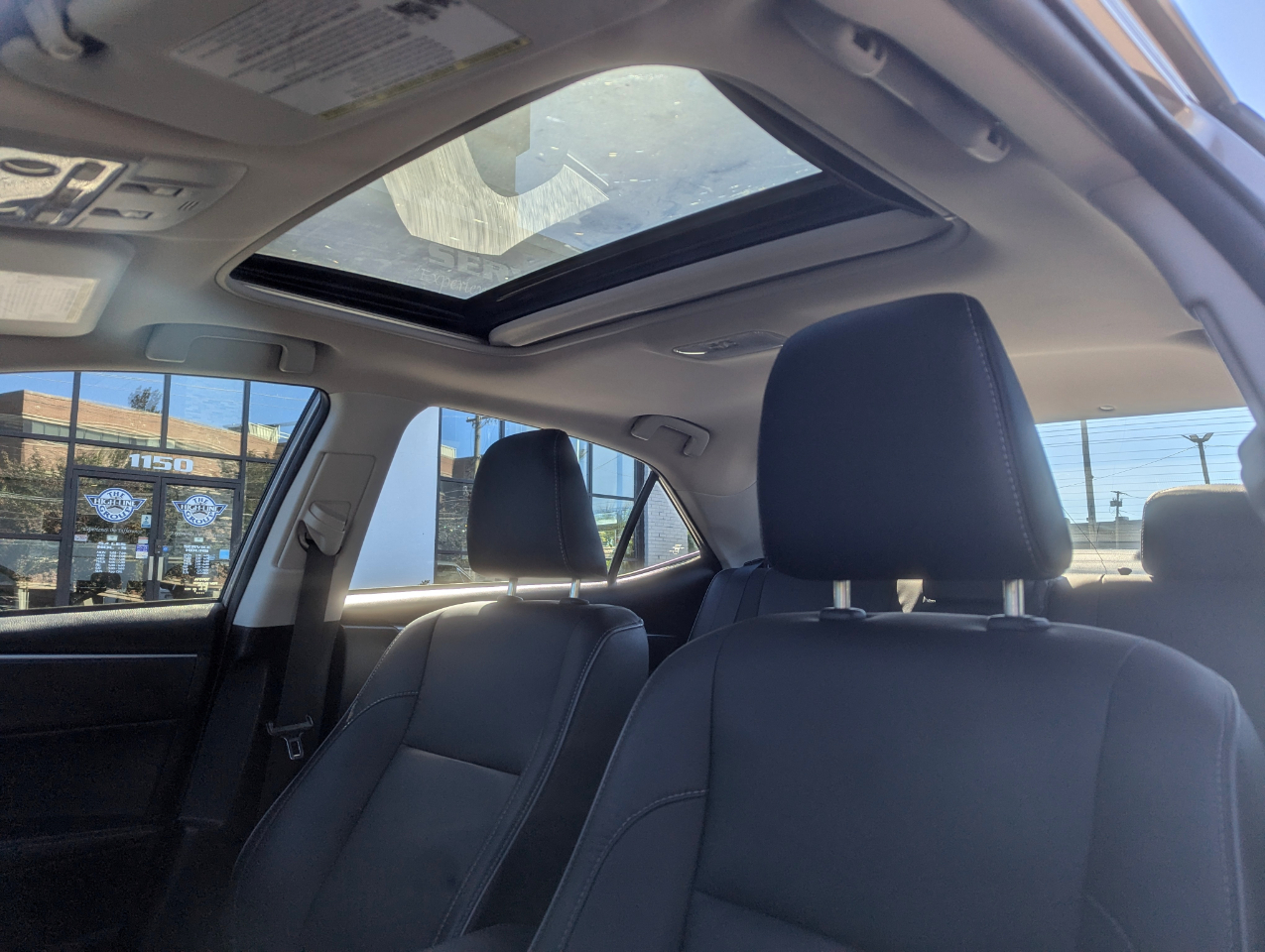 2015 Toyota Corolla LE Premium photo 29