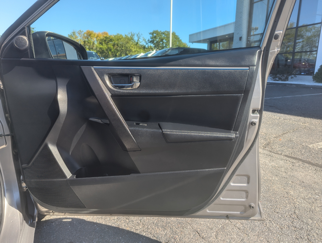 2015 Toyota Corolla LE Premium photo 30