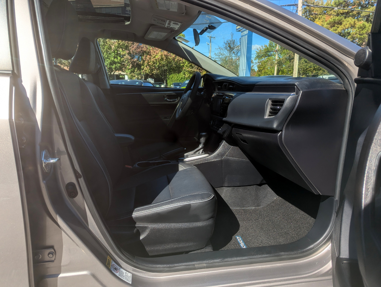 2015 Toyota Corolla LE Premium photo 31