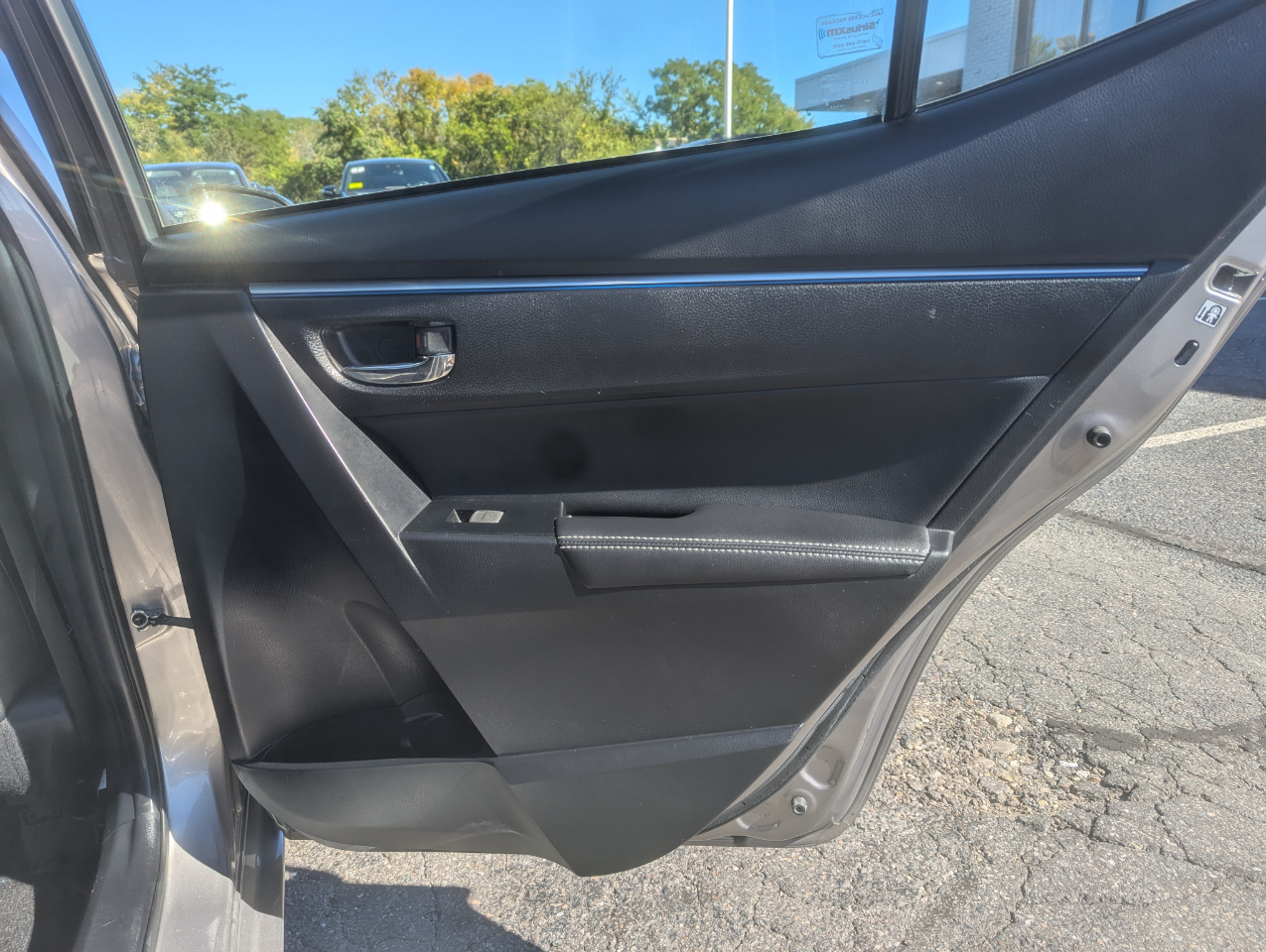 2015 Toyota Corolla LE Premium photo 35