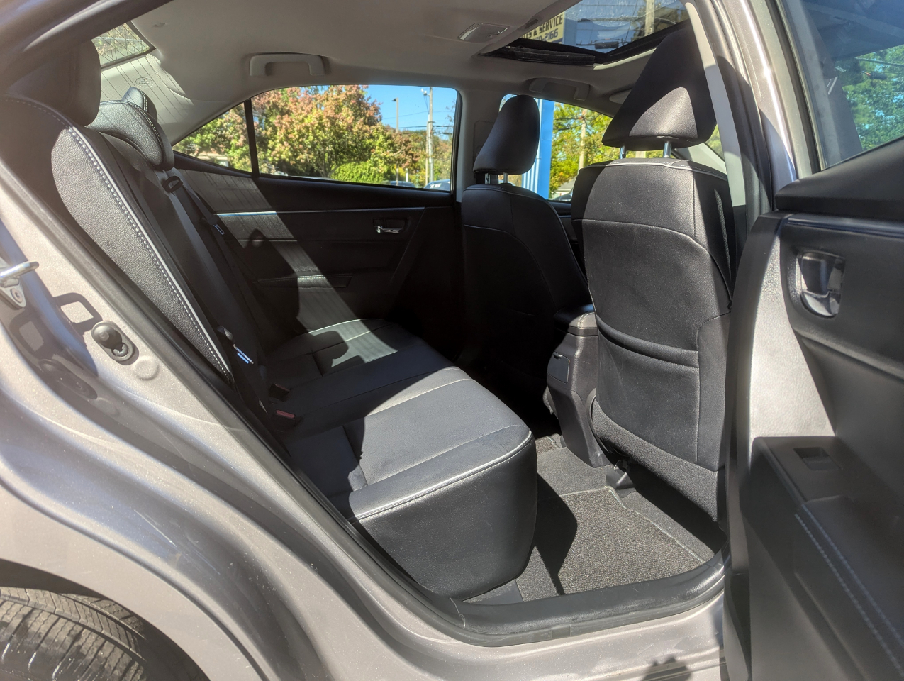 2015 Toyota Corolla LE Premium photo 36