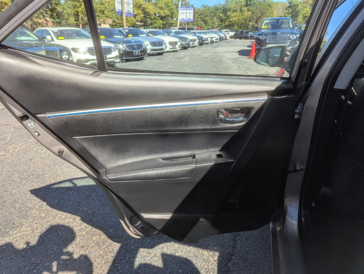2015 Toyota Corolla LE Premium photo 37