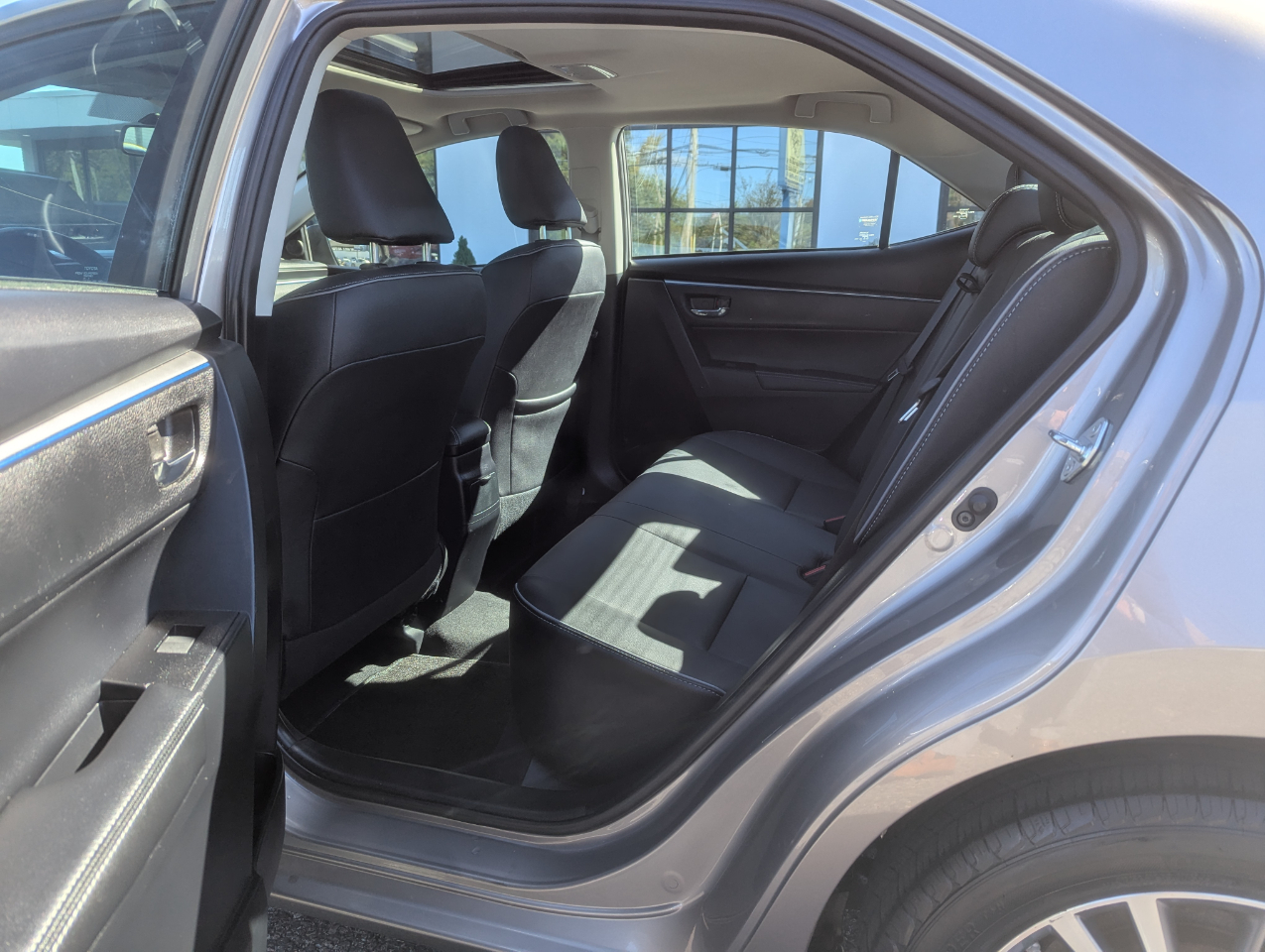 2015 Toyota Corolla LE Premium photo 38