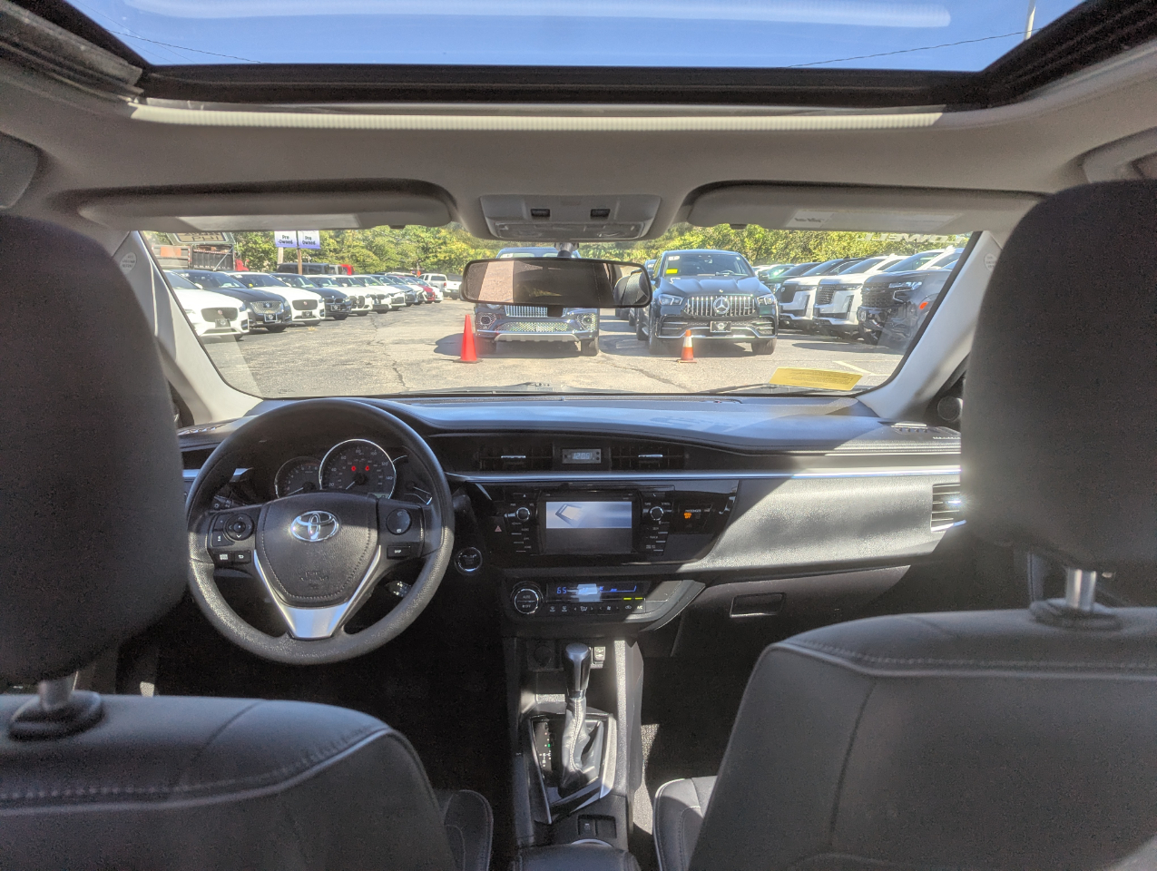 2015 Toyota Corolla LE Premium photo 40