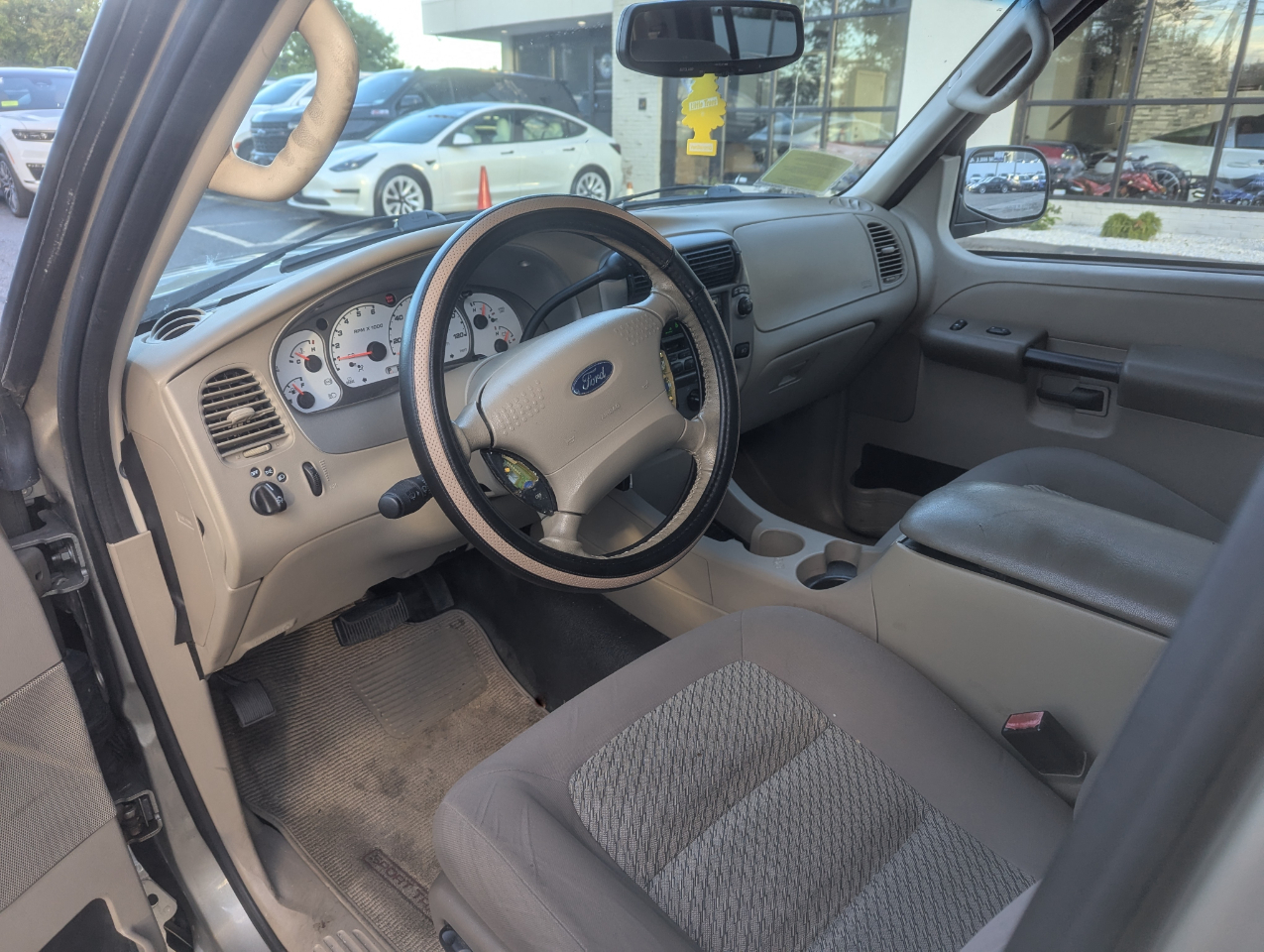 2003 Ford Explorer Sport Trac XLT photo 3
