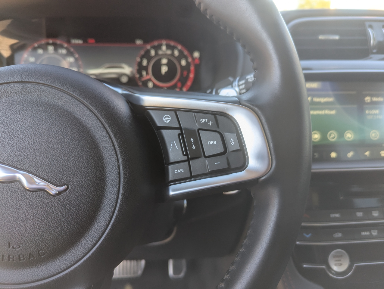 2020 Jaguar F-PACE R-Sport photo 15