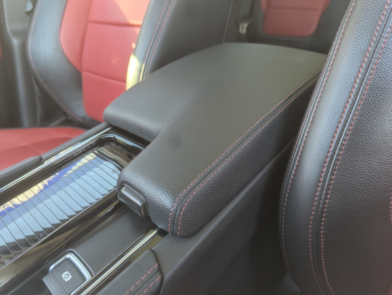 2020 Jaguar F-PACE R-Sport photo 25