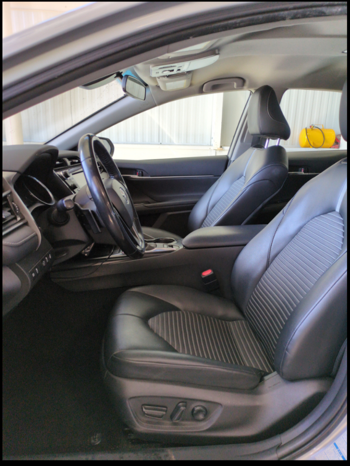 2020 Toyota Camry SE photo 4
