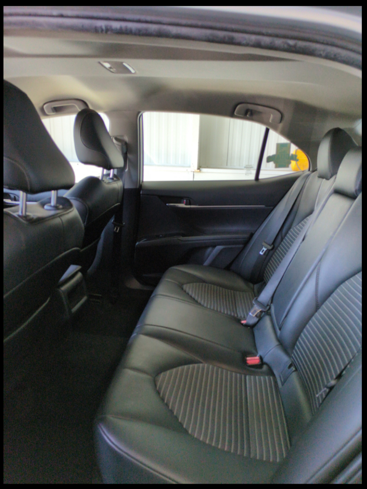 2020 Toyota Camry SE photo 5