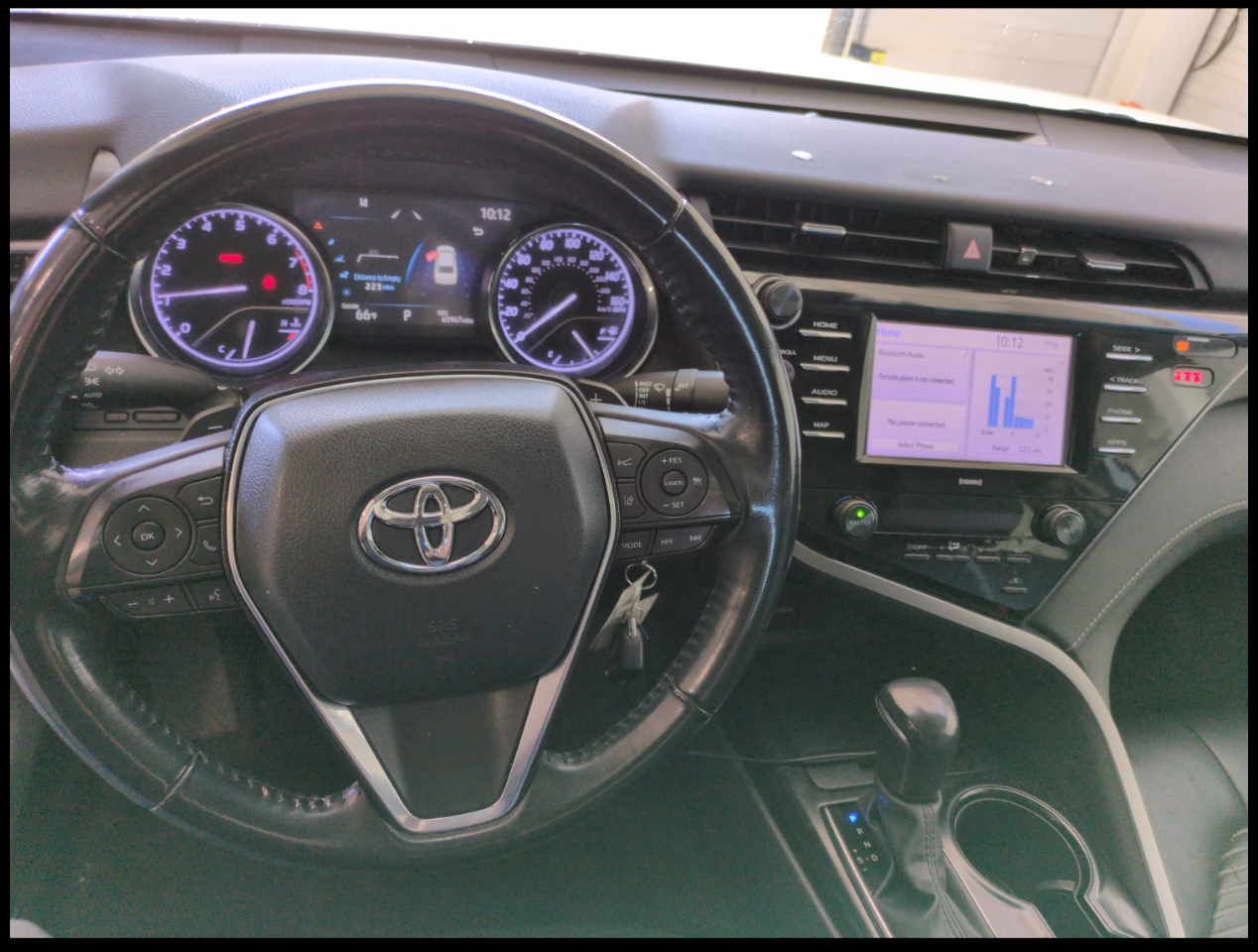 2020 Toyota Camry SE photo 6