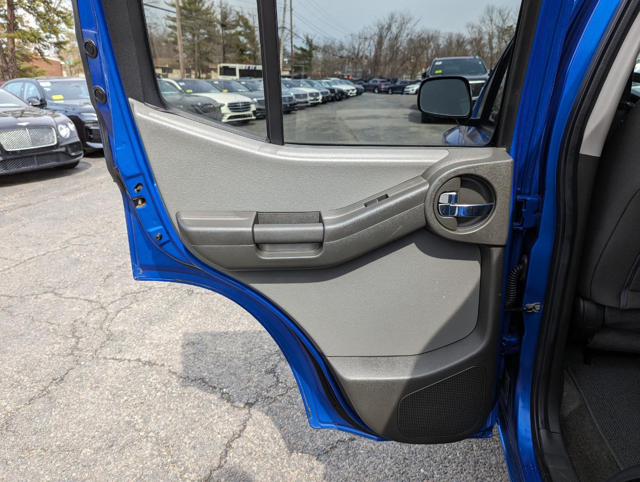 Nissan Xterra 4WD 4dr Auto S 2012