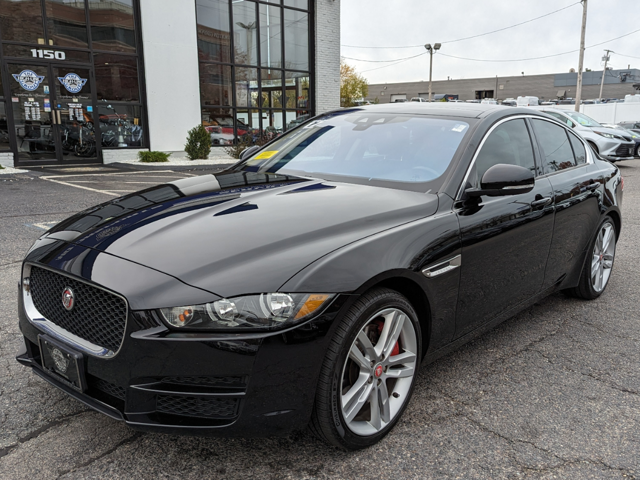 2017 Jaguar XE Premium's photo