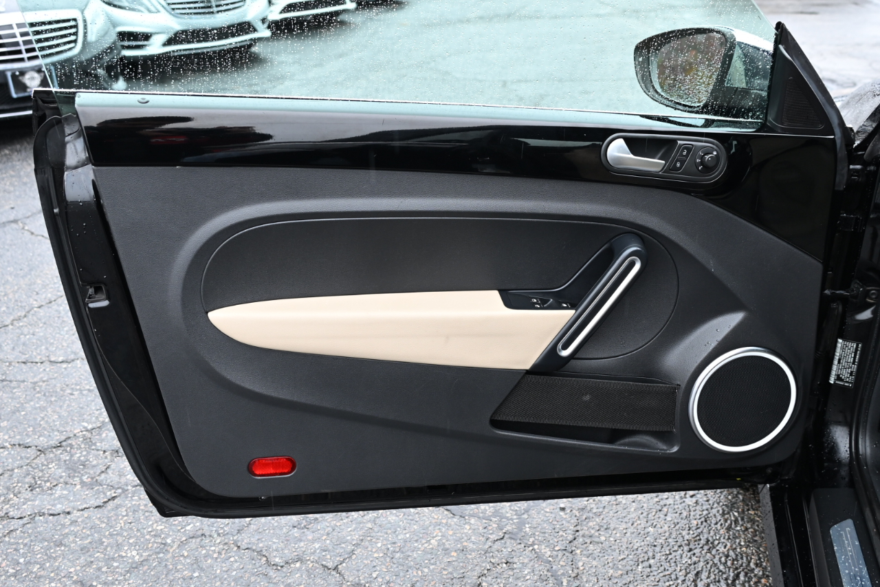 Volkswagen Beetle Convertible 2dr Auto 2.5L 50s Edition PZEV 2013