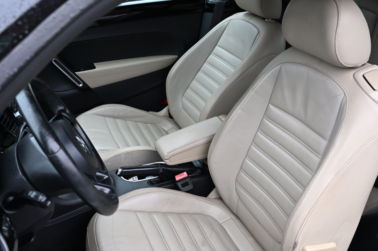 Volkswagen Beetle Convertible 2dr Auto 2.5L 50s Edition PZEV 2013