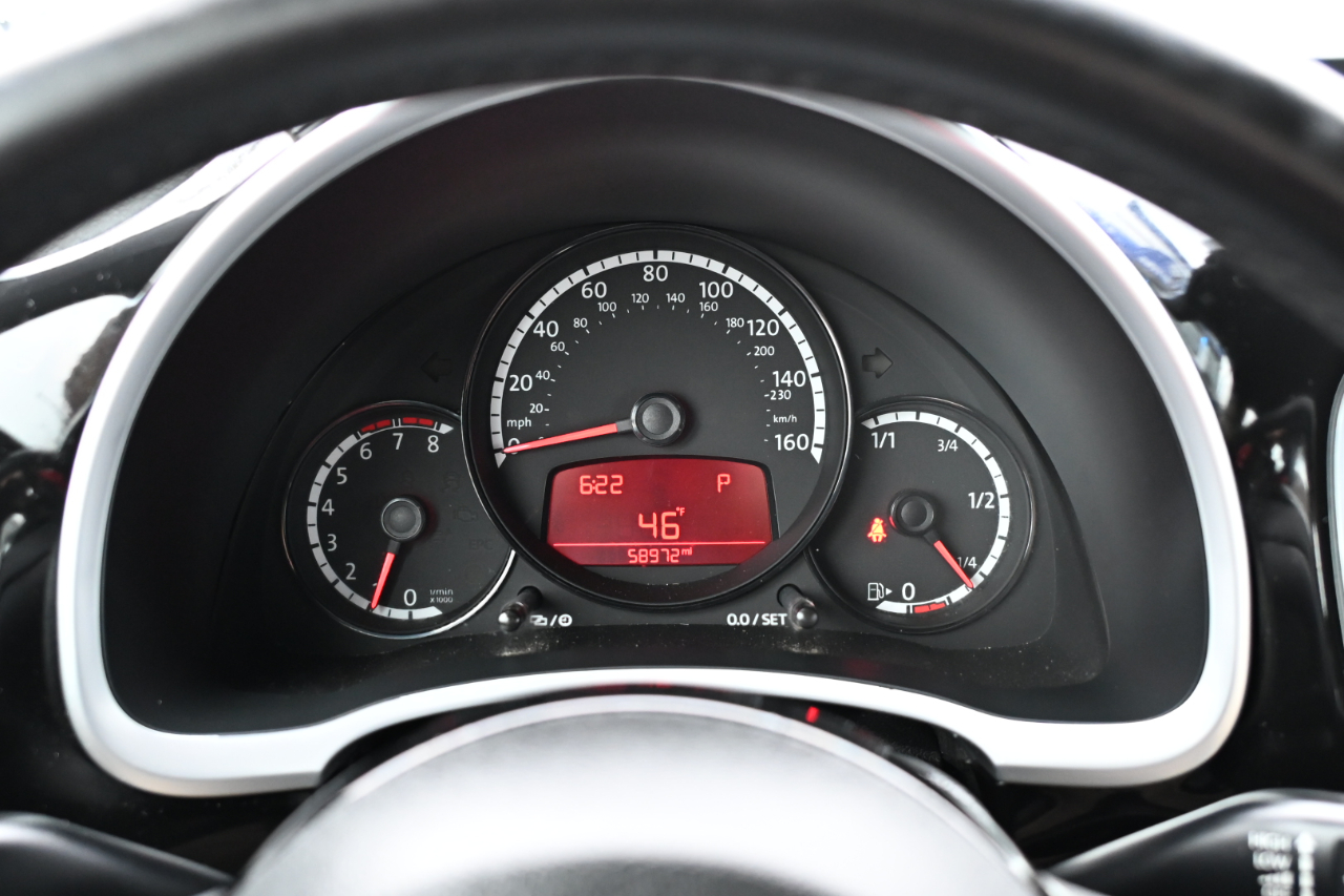 Volkswagen Beetle Convertible 2dr Auto 2.5L 50s Edition PZEV 2013