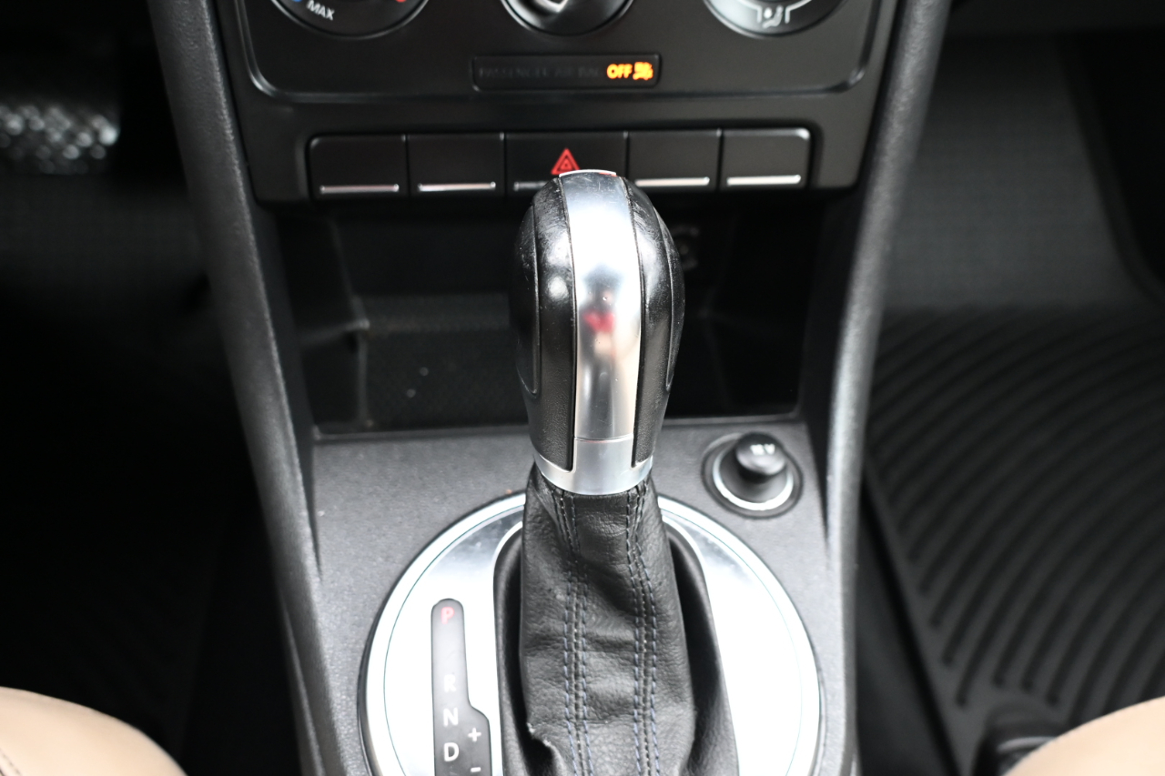 Volkswagen Beetle Convertible 2dr Auto 2.5L 50s Edition PZEV 2013