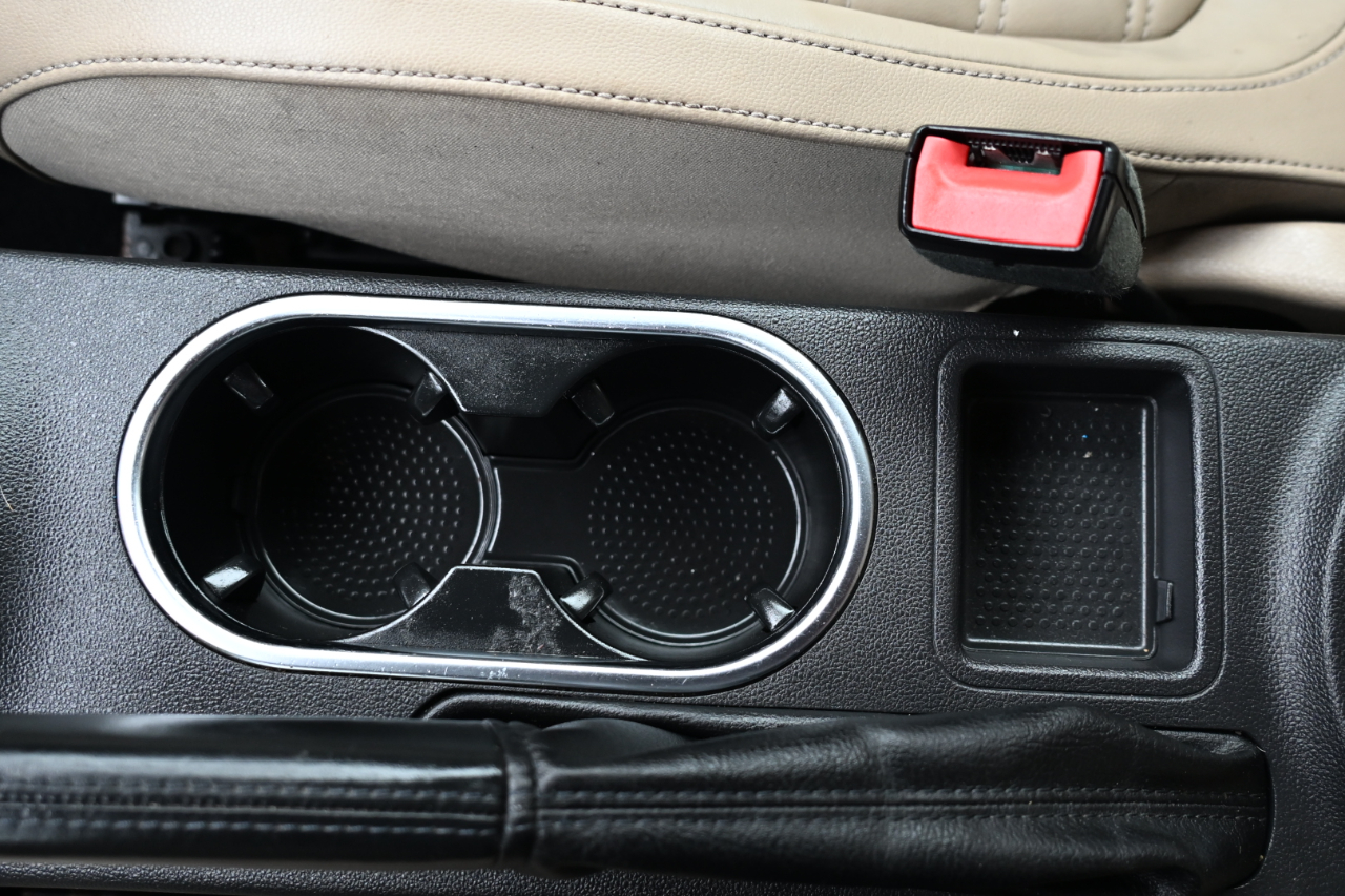 Volkswagen Beetle Convertible 2dr Auto 2.5L 50s Edition PZEV 2013