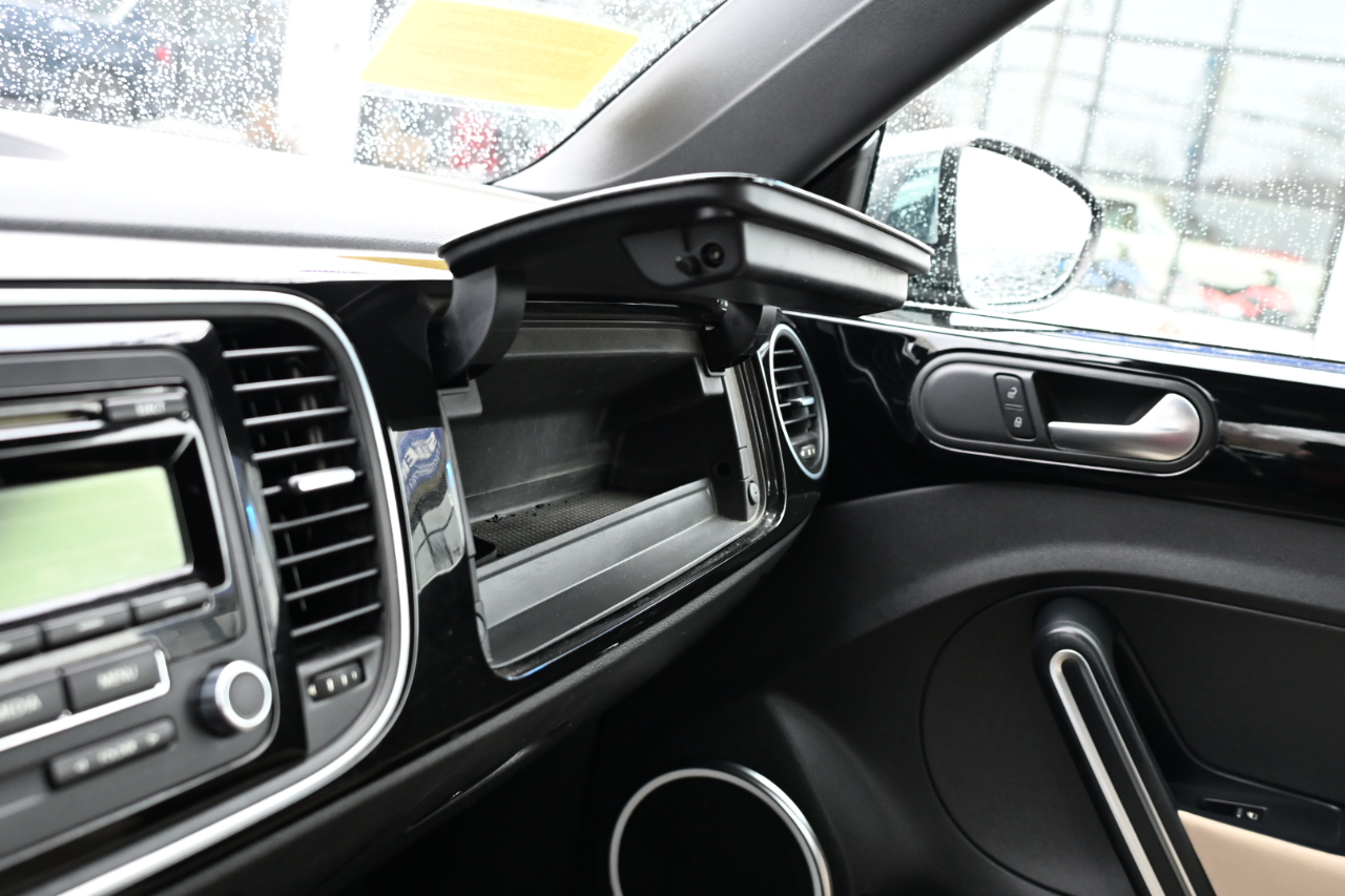 Volkswagen Beetle Convertible 2dr Auto 2.5L 50s Edition PZEV 2013