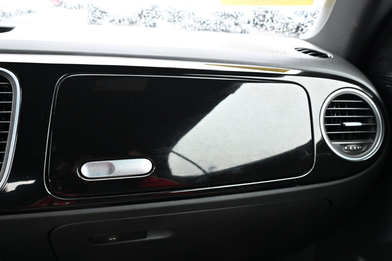 Volkswagen Beetle Convertible 2dr Auto 2.5L 50s Edition PZEV 2013