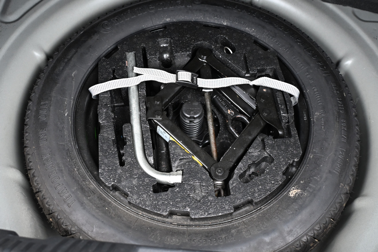 Volkswagen Beetle Convertible 2dr Auto 2.5L 50s Edition PZEV 2013