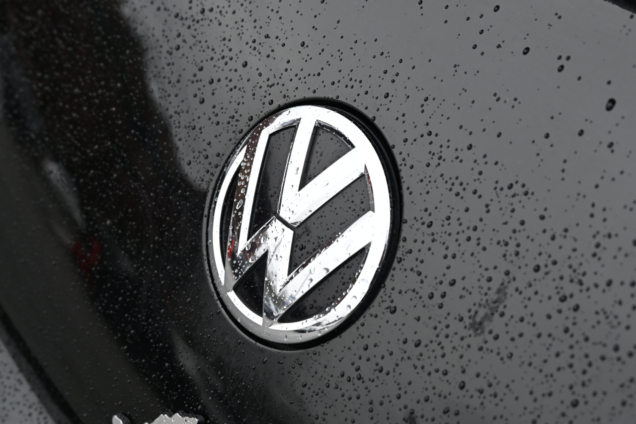 Volkswagen Beetle Convertible 2dr Auto 2.5L 50s Edition PZEV 2013