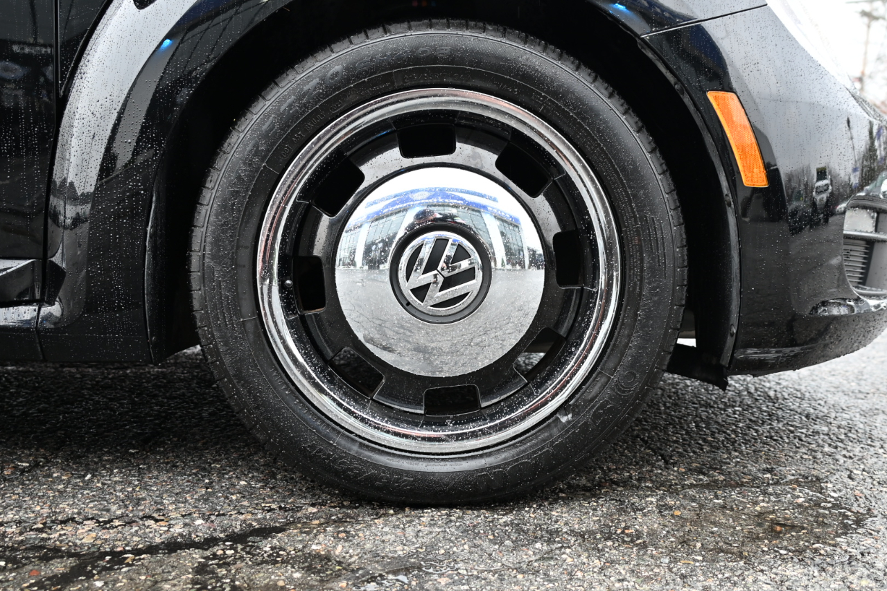 Volkswagen Beetle Convertible 2dr Auto 2.5L 50s Edition PZEV 2013