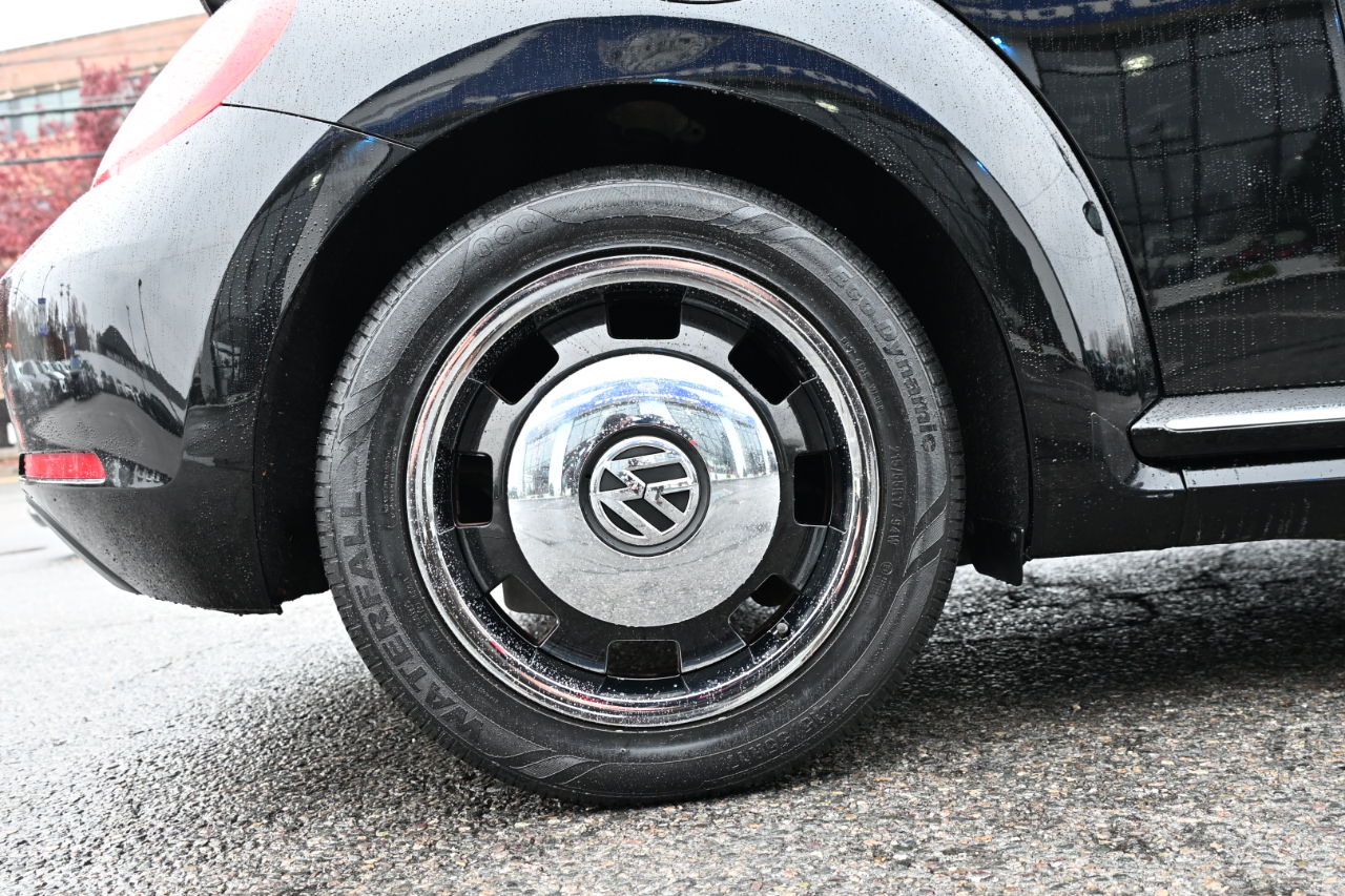 Volkswagen Beetle Convertible 2dr Auto 2.5L 50s Edition PZEV 2013