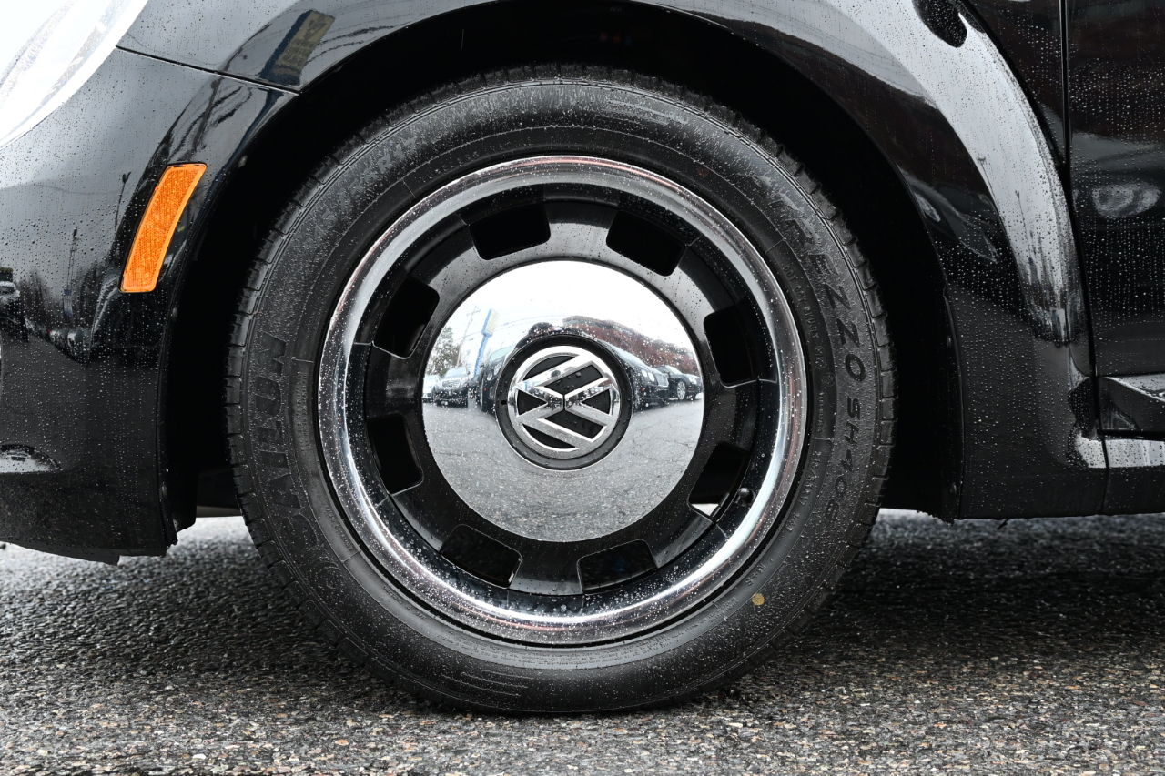 Volkswagen Beetle Convertible 2dr Auto 2.5L 50s Edition PZEV 2013