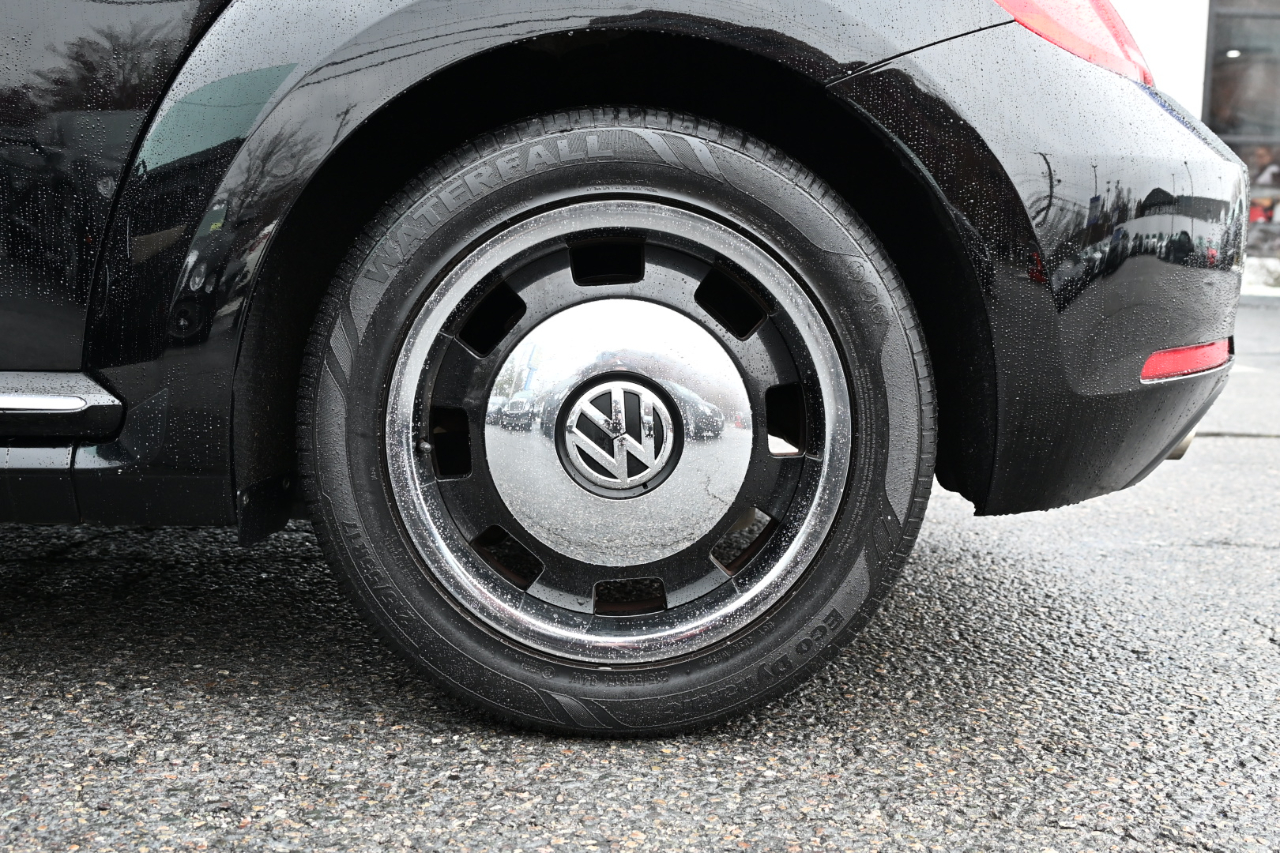 Volkswagen Beetle Convertible 2dr Auto 2.5L 50s Edition PZEV 2013