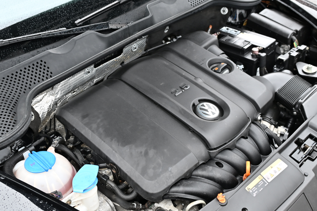 Volkswagen Beetle Convertible 2dr Auto 2.5L 50s Edition PZEV 2013