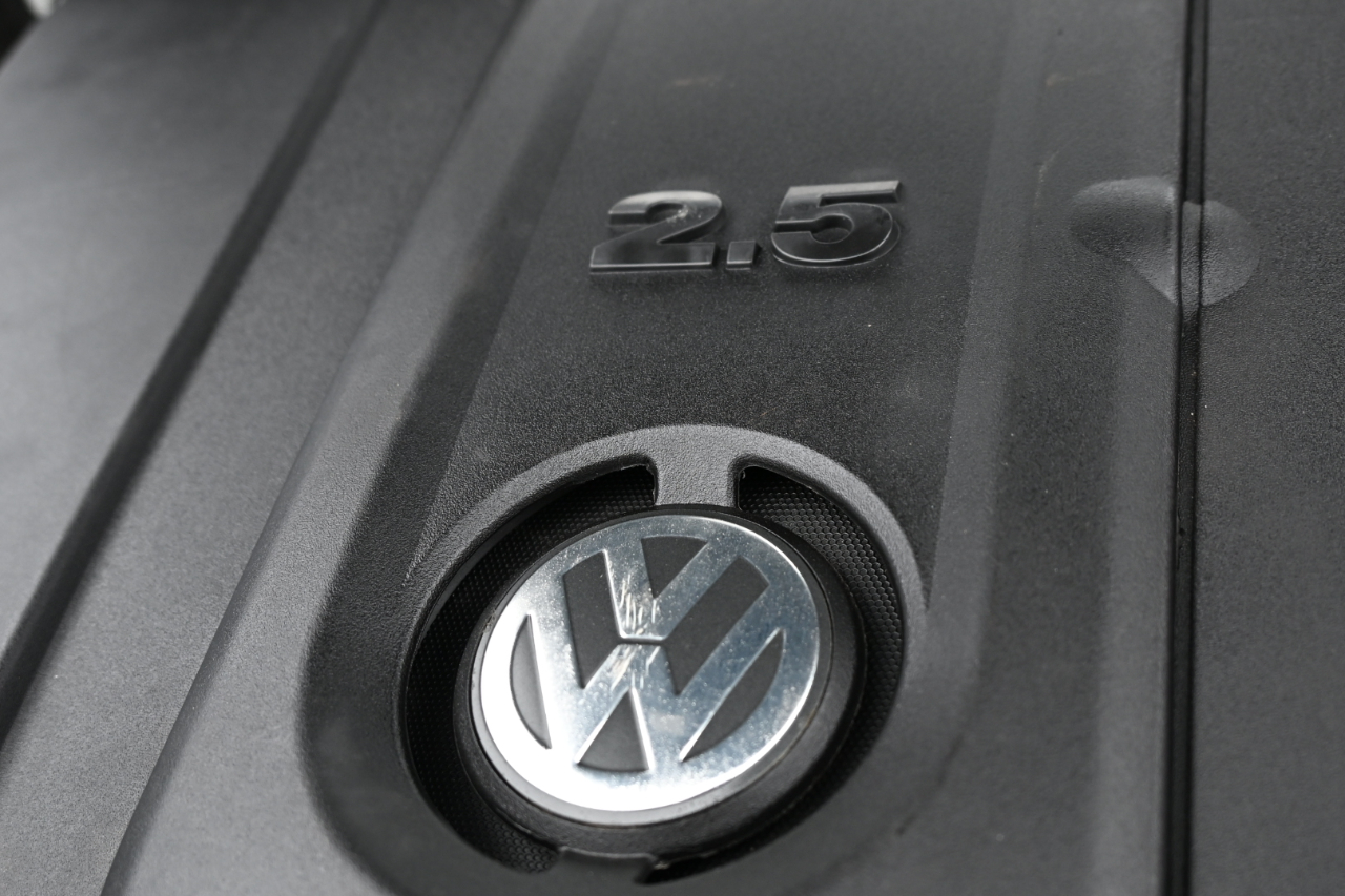 Volkswagen Beetle Convertible 2dr Auto 2.5L 50s Edition PZEV 2013